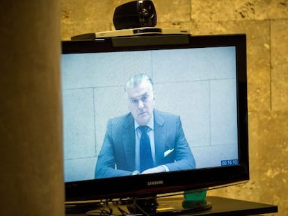 El extesorero del PP, Luis Bárcenas, interviene en una vista de la Audiencia Nacional por videoconferencia.