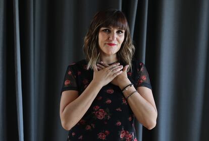 La cantante Rozalén en un estudio de grabación en la localidad madrileña de Torrelodones, Madrid, el día 5.