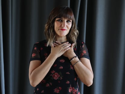 La cantante Rozalén en un estudio de grabación en la localidad madrileña de Torrelodones, Madrid, el día 5.