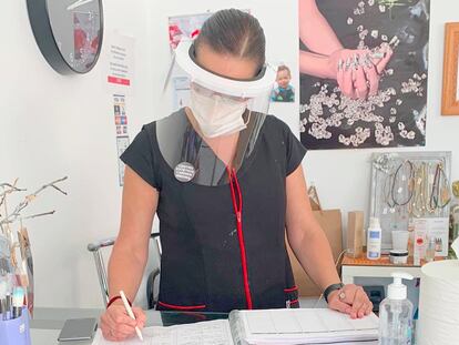 Carmen Medina, en su centro de estética en Valencia. / C. V.