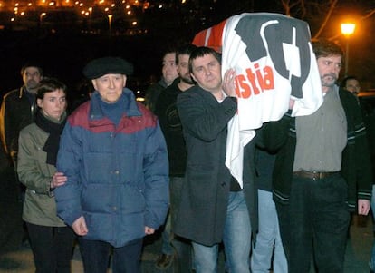 Periko Solabarria (izquierda), junto a Arnaldo Otegi y Rafa Díez en una imagen de 2006.