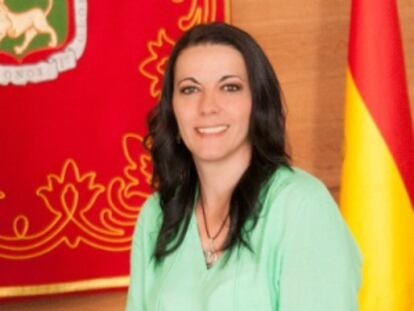 La foto de la senadora y alcaldesa Juliana Fernández-Cueva en el portal del Ayuntamiento de Corral de Almaguer.