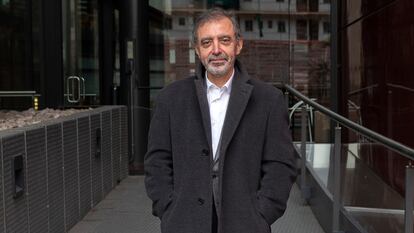 El director del Reina Sofa Manuel Borja-Villel posa en el Museo Reina Sofía en Madrid, en diciembre de 2020.