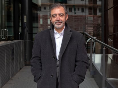 El director del Reina Sofa Manuel Borja-Villel posa en el Museo Reina Sofía en Madrid, en diciembre de 2020.