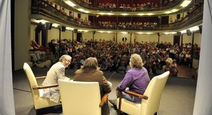 Antonio Muñoz Molina, Josep Pons y Jesús Ruiz Mantilla en el Teatro Juan Bravo en una edición anterior del festival en Segovia.