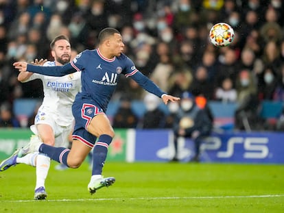 Mbappé, perseguido por Carvajal en la ida en el PSG y el Madrid en París.