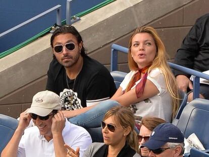 Esther Ca&ntilde;adas y Vikram Chatwal, en la final del US Open, que enfrent&oacute; a  Nadal con Djokovic.