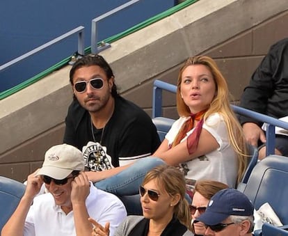 Esther Ca&ntilde;adas y Vikram Chatwal, en la final del US Open, que enfrent&oacute; a  Nadal con Djokovic.