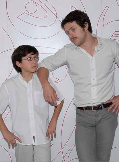 Rodrigo Noya (izquierda) y Diego Martín, intérpretes principales de <i>Hermanos y detectives,</i> serie que Tele 5 estrenará el próximo otoño.