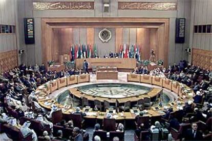 Vista de la sala de reuniones de la Liga Árabe, durante la reunión de emergencia mantenida en El Cairo.