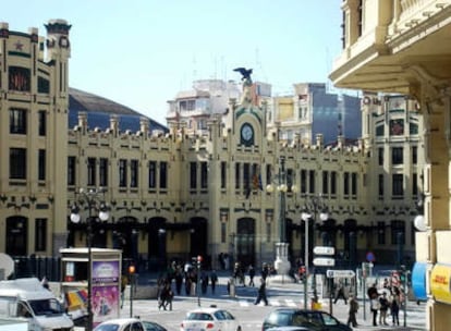 La estación central de Valencia, punto de destino para quienes se acercan a Fallas