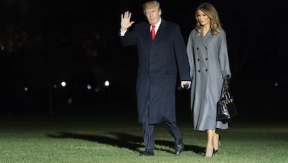 Donald Trump y su esposa Melania llegan a la Casa Blanca el de 11 de noviembre, tras asistir en Par&iacute;s a los eventos por el 100 centenario de la I Guerra Mundial