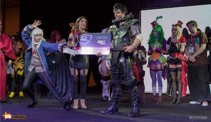 Entrega de premios del certamen de pasarela cosplay de 2017.