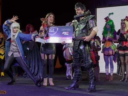 Entrega de premios del certamen de pasarela cosplay de 2017.