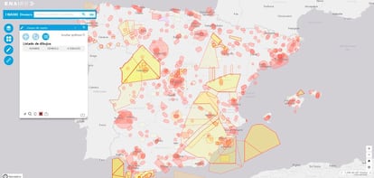 Como se puede comprobar, el mapa disponible nos muestra toda la superficie de nuestro país, incluyendo las propias Islas Canarias, para las que tendremos que alejar el mapa y acceder a ellas en su posición geográfica. Un mapa, que como bien indica constantemente, no nos exime de cumplir las normas básicas de vuelo con un dron, aunque sea de uso recreativo.