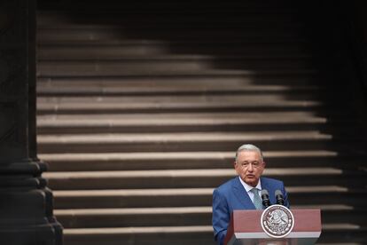 El presidente de México, Andrés Manuel López Obrador, habla durante un mensaje para los medios como parte de la Cumbre de Líderes de América del Norte 2023, en el Palacio Nacional.