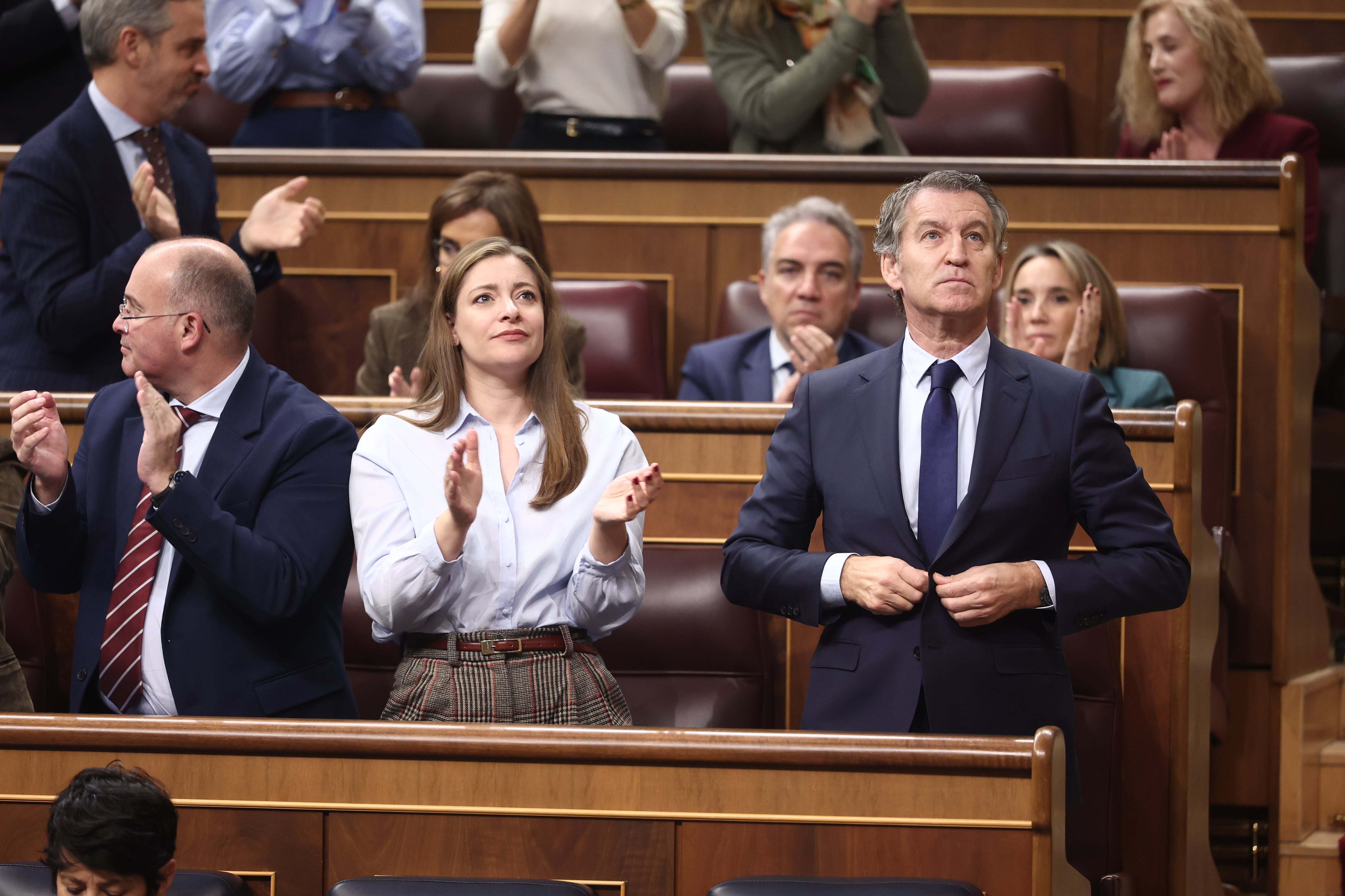 El secretario general del PP, Miguel Tellado, la portavoz del PP en el Congreso, Ester Muñoz, y el presidente del PP, Alberto Núñez Feijóo, durante una sesión de control al Gobierno, en el Congreso el pasado 19 de noviembre.