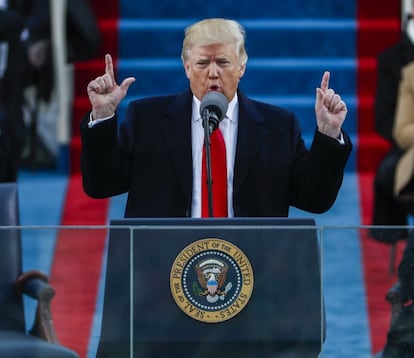  El presidente de Estados Unidos, Donald Trump, pronuncia su discurso tras prestar juramento.