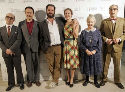 Álex Abgulo, Santiago Segura, Óscar Aibar, Mercè Llorens, Itziar Aizpuru y Enrique Villén, ayer.