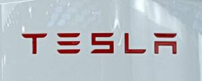 Tesla anunció hoy que emitirá 1.600 millones de dólares de notas sénior convertibles. EFE/Archivo