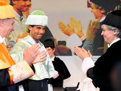 Rafael Nadal recibe el 'honoris causa' de la Universidad Europea, en mayo de 2015.