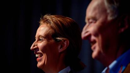 Alice Weidel and Alexander Gauland después de ser elegidos en el congreso federal de AfD en Colonia este domingo.