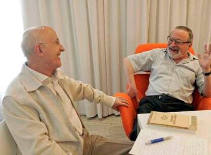 José María Castillo y Fernando Savater debaten sobre Dios en un hotel de Madrid.