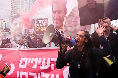 Protesta para pedir la liberación de rehenes israelíes, este jueves en Tel Aviv.