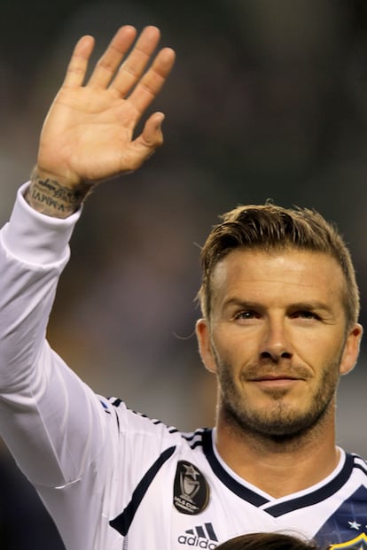 Lo mismo ocurrió con David Beckham. Hace unos años las peluquerías de Inglaterra colgaban el cartel de completo junto al de: "Hacemos el último peinado de Beckham".