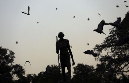 Fotografía de la estatua de Mahatma Gandhi en Amritsar, India.