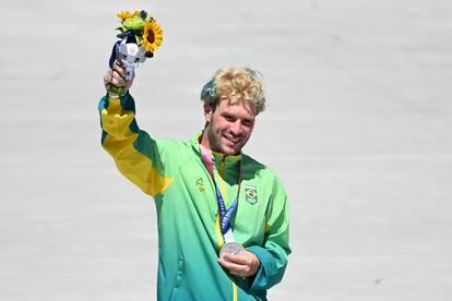 Pedro Barros, 26 anos, conquista a medalha de prata para o Brasil no skate 'park' nos Jogos Olímpicos de Tóquio, nesta quinta-feira.