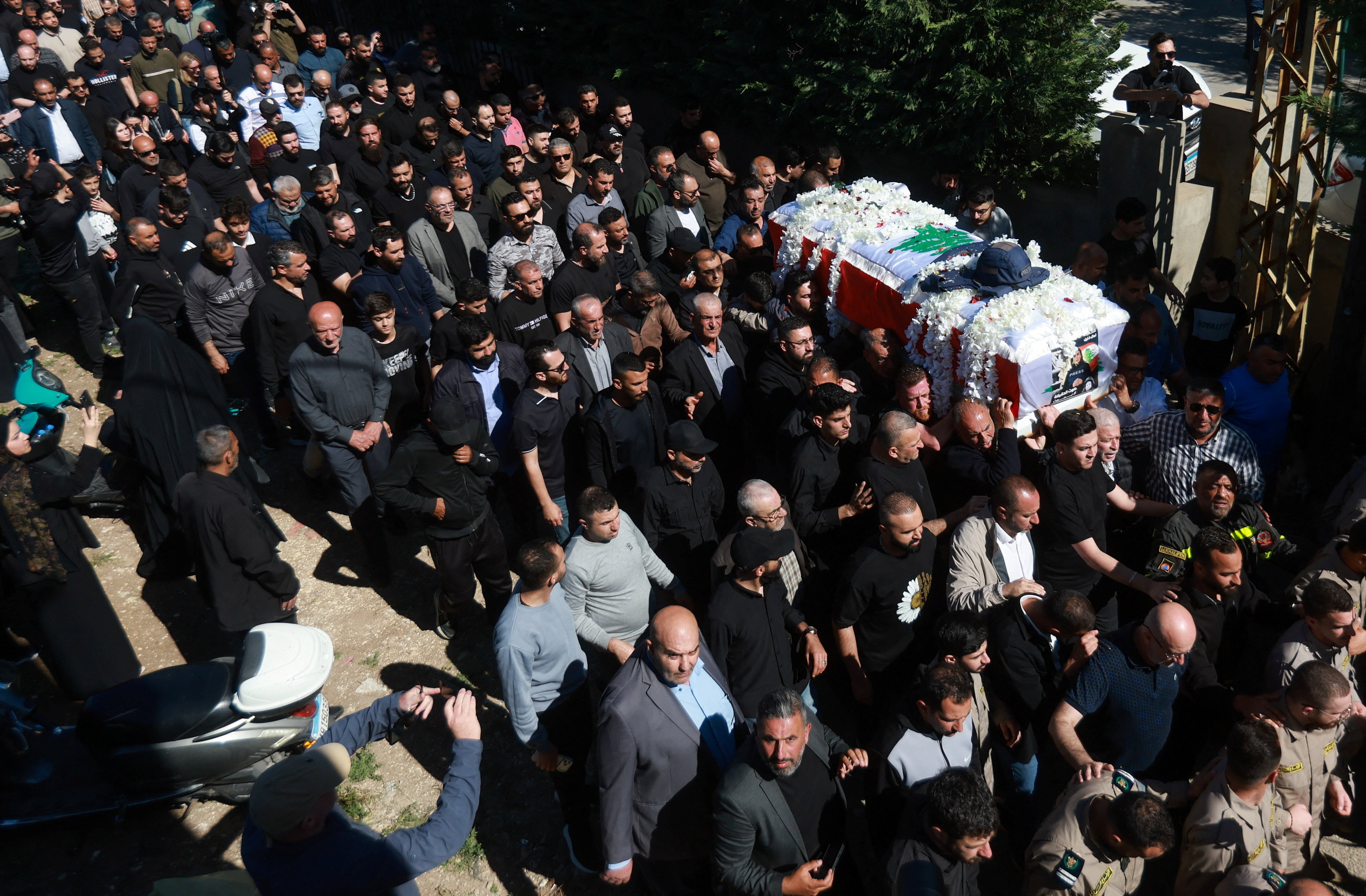 Lübnan, İsrail'in gazetecilere yönelik bombalamalarını "savaş suçu" olarak tanımladı ve uluslararası adalete başvuracağını açıkladı.