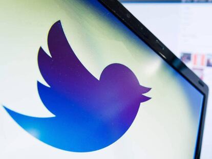 El logo de Twitter, la red social que ensaya nuevas formas de preservar conversaciones en términos adecuados.