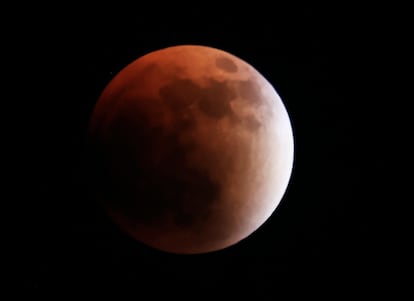 La Luna vista desde Sana'a (Yemen). 
