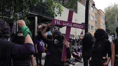 Mujeres integrantes del frente Nacional Ni una Menos en Ciudad de México, en 2020.