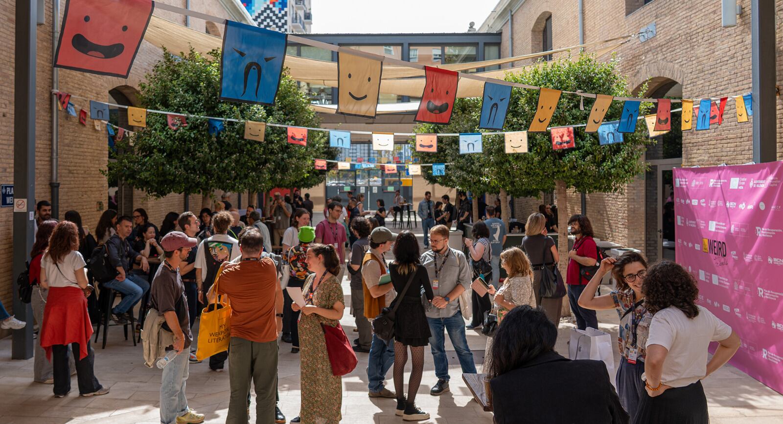 Varios alumnos acudían en octubre al Weird Market de Valencia.