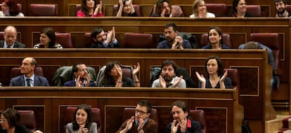 Los diputados de Podemos, durante una sesi&oacute;n en el Congreso. 