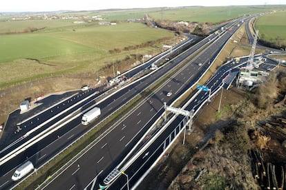 Vista aérea de la autopista francesa A4, gestionada por la operadora Sanef (Abertis).
