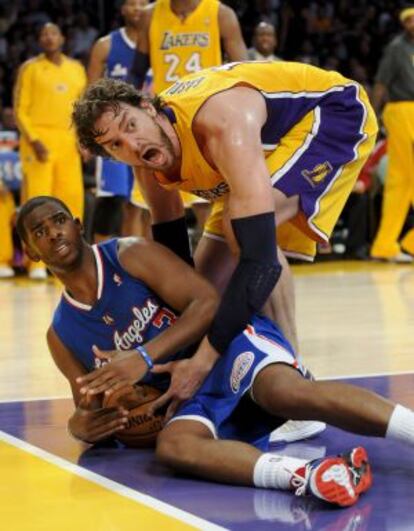 Pau Gasol y Chris Paul, durante el partido