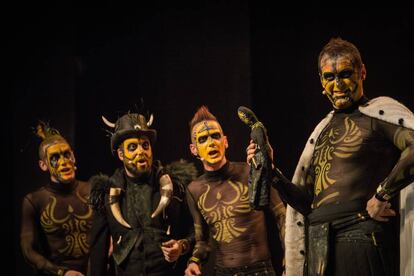 Los cuatro actores y cantantes que protagonizan ‘The Primitals’ caracterizados como aborígenes.