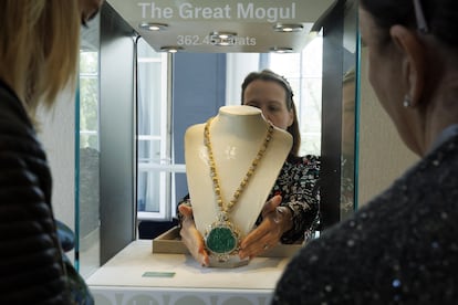 Collar conocido como Gran Mogol, con diamantes y una gran perla.