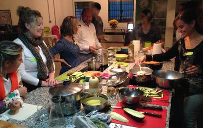 Asistentes al taller 'Comer en tupper'. 