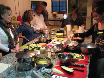 Asistentes al taller 'Comer en tupper'.
