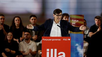 El candidato del PSC a la Generalitat, Salvador Illa, este jueves en un mitin en Sant Boi de Llobregat, Barcelona.
