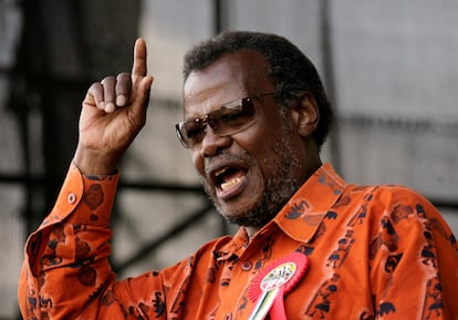 South Africa's leader of the Inkatha Freedom Party (IFP) Mangosuthu Buthelezi speaks to supporters on April 19, 2009.