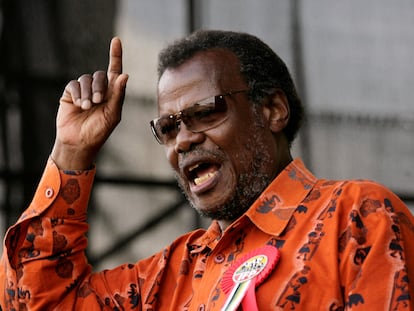 South Africa's leader of the Inkatha Freedom Party (IFP) Mangosuthu Buthelezi speaks to supporters on April 19, 2009.