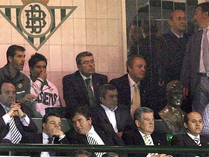 DEL NIDO Y EL BUSTO