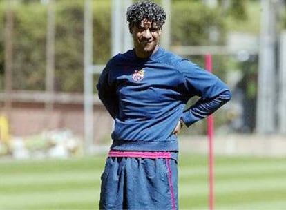 El técnico holandés, en un entrenamiento del Barcelona