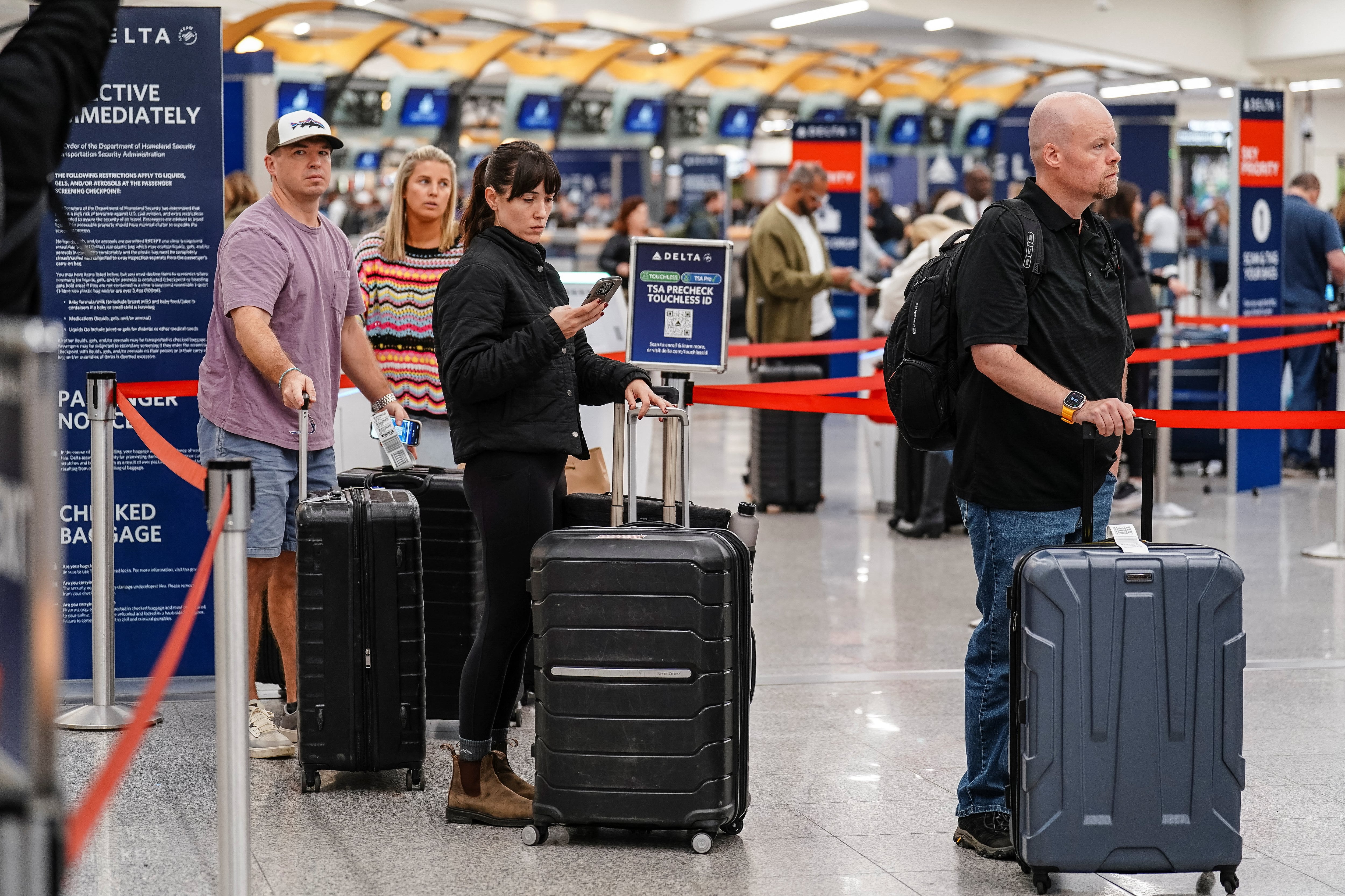 Estados Unidos reduce un 10% el tráfico aéreo en varios aeropuertos por el cierre del Gobierno federal