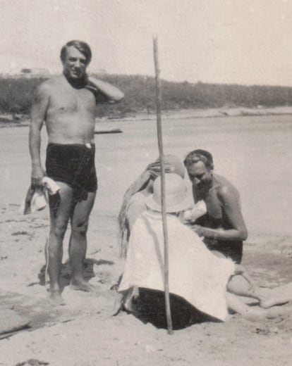 Picasso con Paul Eluard en la playa de La Garoupe hacia 1938.